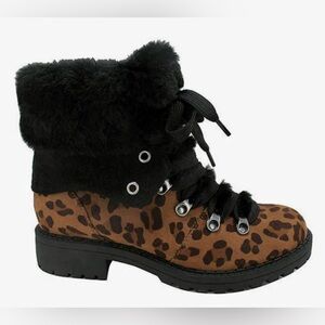 Pop Kraft leopard-print faux-fur hiking boots. Like New Size 6.5M💕